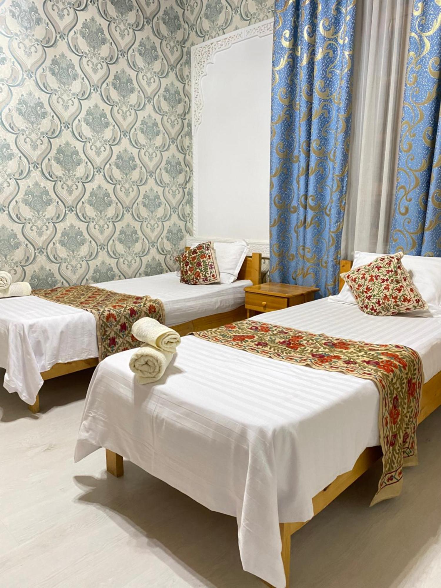 בוקורו Antique Hotel In Old Town מראה חיצוני תמונה