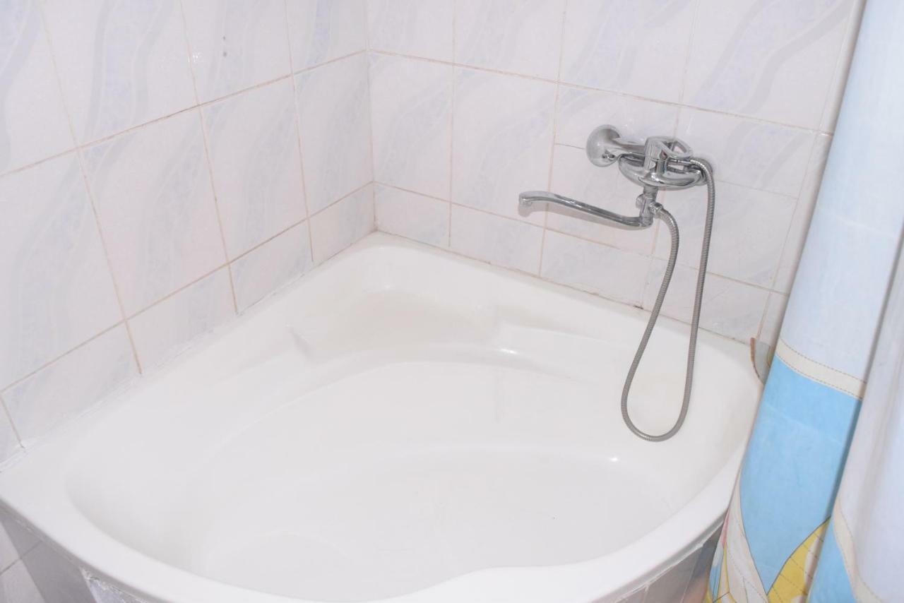 בוקורו Antique Hotel In Old Town מראה חיצוני תמונה