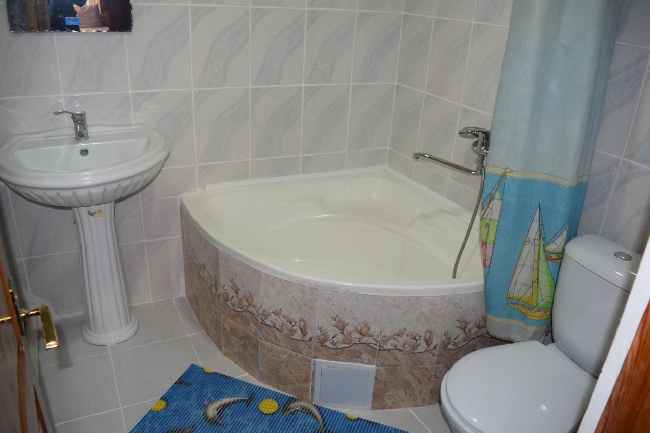 בוקורו Antique Hotel In Old Town מראה חיצוני תמונה